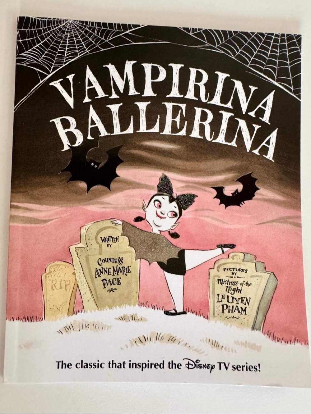 🦇 Disney’s 🩰 Vampirina Ballerina Book paperback Children’s Book Kids TV Show